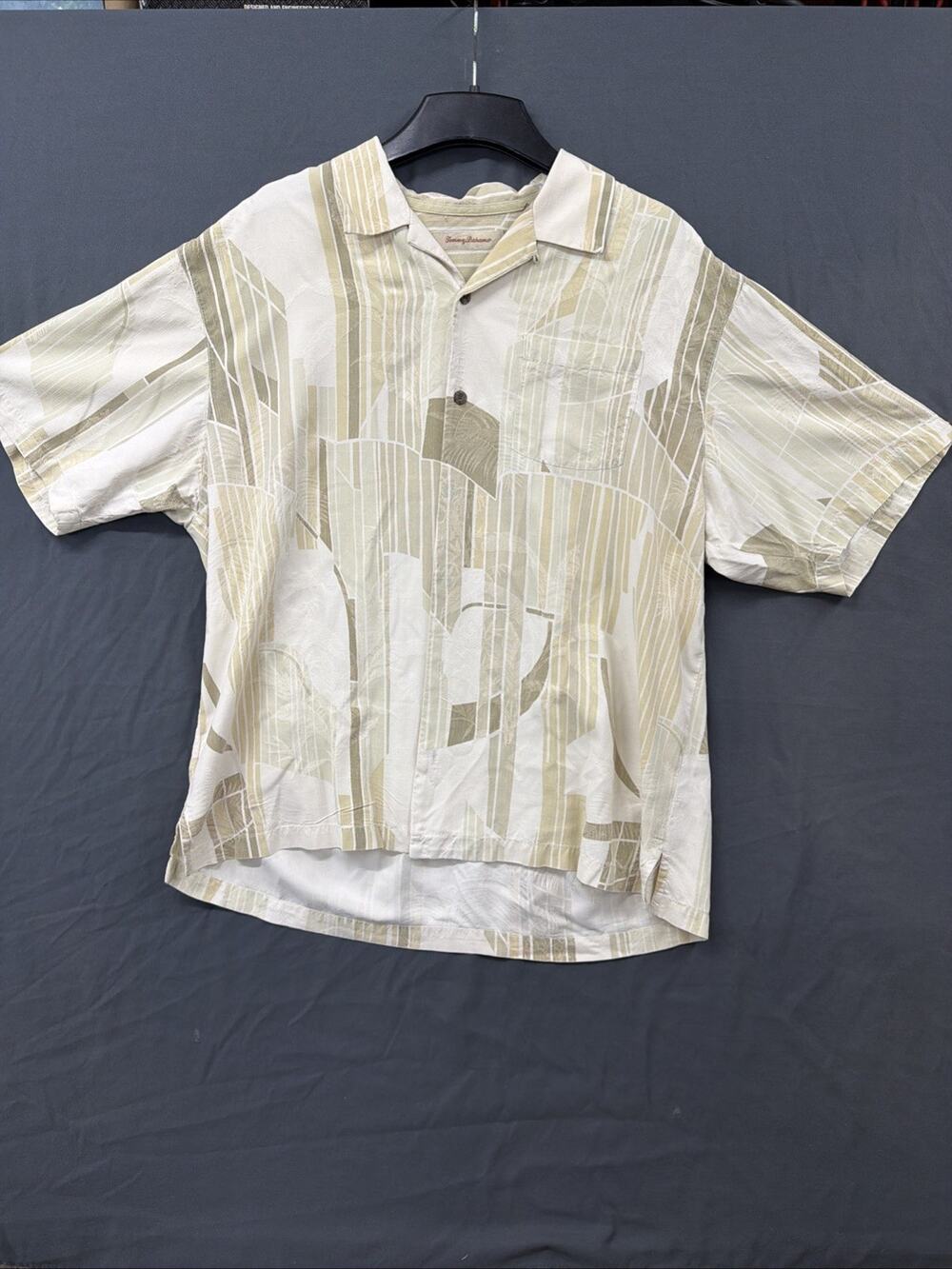 Tommy Bahama Hawaiian Floral Men’s 100% Silk Button Up Short Sleeve Shirt Beach